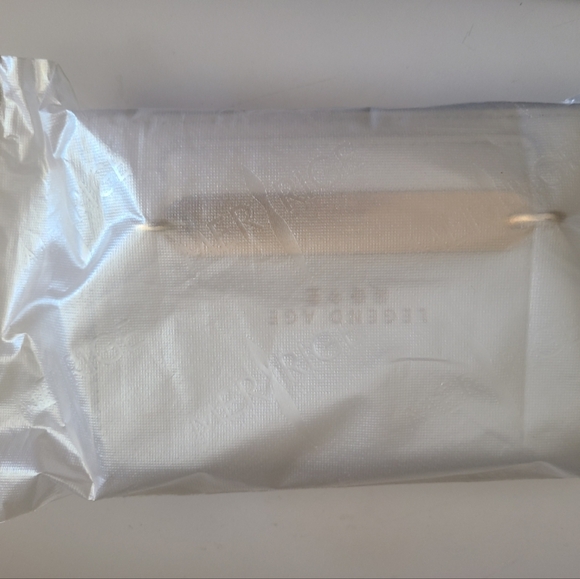 Legend Age lipstick and carrying case - Picture 4 of 7